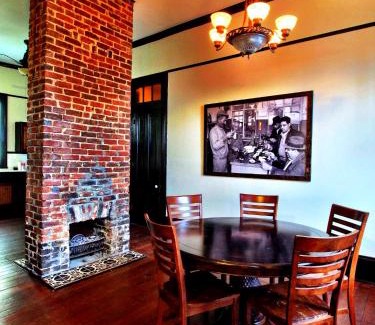 Faubourg Marigny Hotel | Royal Street Inn & Bar