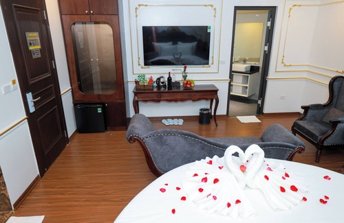 Gia Lam Hotel | Royal Trau Quy Boutique Hotel