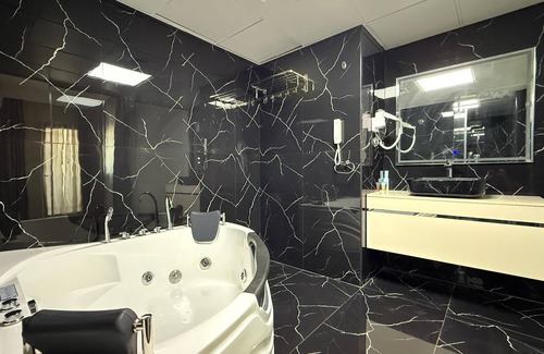 Sharjah Hotel | Royal Tulip Dancenter Suites Sharjah