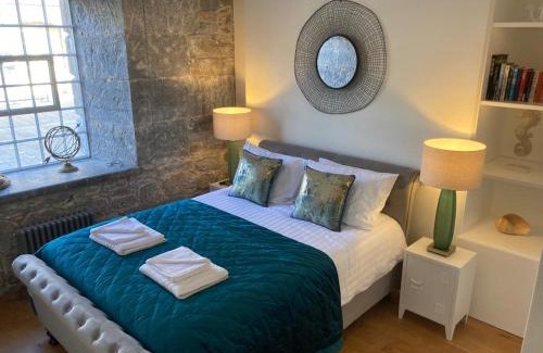 Plymouth Apartamento | ROYAL WILLIAM YARD Luxury Apartments at "THE BRUCE" - FAMILY APARTMENT and Connecting DELUXE STUDIO - PRIVATE connecting lobby so BOOK BOTH For LARGER GROUPS - FREE ONSITE PARKING