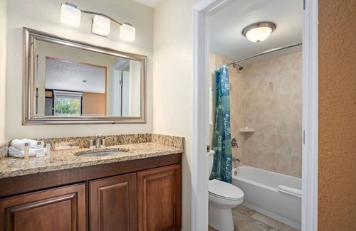 Historic Downtown Kissimmee Hotel | Royal Wonderful Deluxe Apartment with 2 Queen Beds
