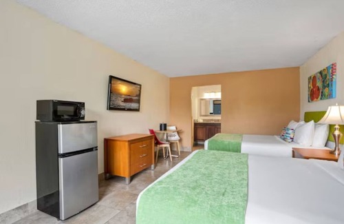Historic Downtown Kissimmee Hotel | Royal Wonderful Deluxe Apartment with 2 Queen Beds