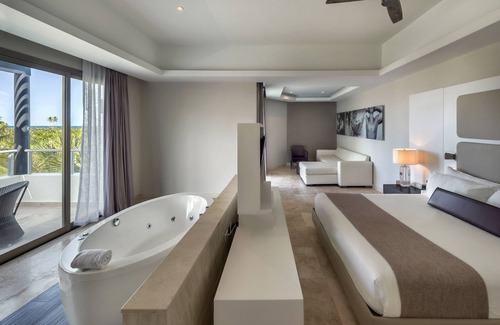 Punta Cana Complejo | Royalton CHIC Punta Cana, An Autograph Collection All-Inclusive Resort & Casino – Adults Only