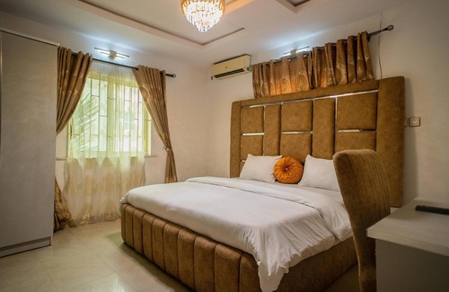 Ikeja Hotel | Royalty Place Hotel