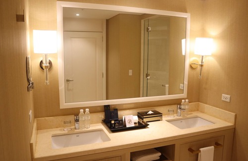 Clark Hotel | Royce Hotel & Casino