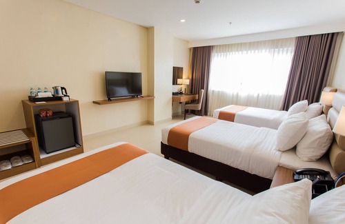 Clark Hotel | Royce Hotel & Casino