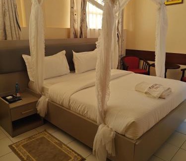 Naivasha Hotel | Roza Guest House