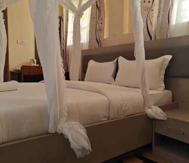 Naivasha Hotel | Roza Guest House