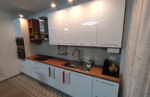 Rozzano Apartamento | Rozzano Near Humanitas, IEO, Forum Assago, Duomo, Casa ElaBon