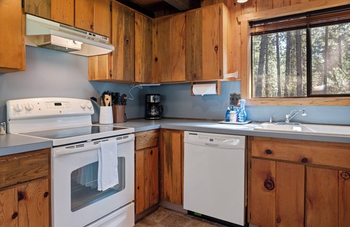 Black Butte Ranch Cabina | RR015 | Lovely Ranch cabin nestled in the woodsy Central Oregon landscape.