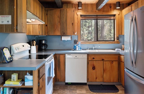 Black Butte Ranch Cabina | RR015 | Lovely Ranch cabin nestled in the woodsy Central Oregon landscape.