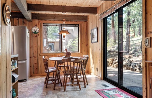 Black Butte Ranch Cabina | RR015 | Lovely Ranch cabin nestled in the woodsy Central Oregon landscape.