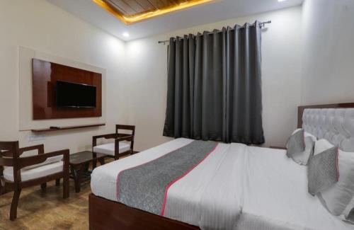 Lucknow Hotel | RROOMS Trijal Hotel Banquet