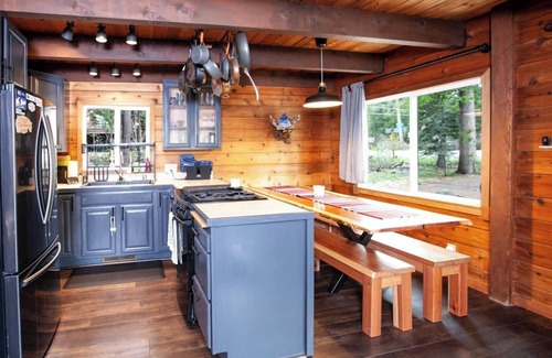 McKinney Estates Cabina | Rubicon Retreat | Cozy Cabin + Sauna