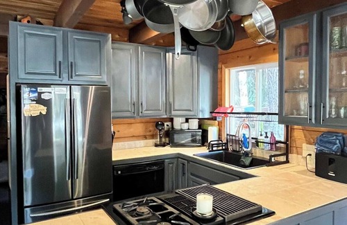 McKinney Estates Cabina | Rubicon Retreat | Cozy Cabin + Sauna