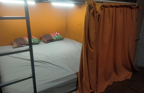 Surabaya Hotel | Rubikz Hostel & Cafe
