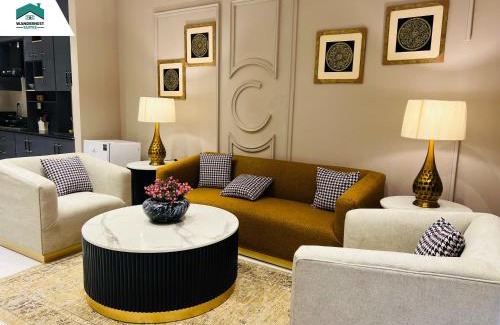 Bahria Town Apartamento | Ruby - Chic & Luxury WanderNest Suite at B3 Heights with Gym in Bahria Town Ph-8