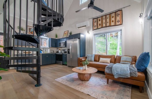 Sylva Casa | Ruby Ridge - Amazing views, Close to Town, Pet Friendly