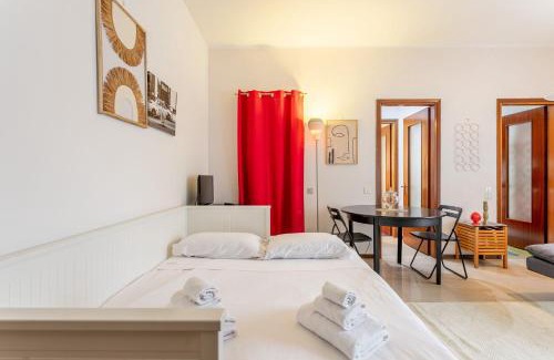Precotto Apartamento | Rucellai Studio With Shared Pool by Halldis