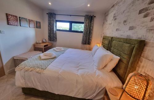 Pill Casa | Rudgleigh Lodge by Cliftonvalley Apartments