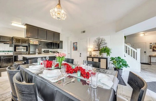 Raisin Casa | Rudraksha:5BR Luxury-Shopping,Dining,Tourist Attractions