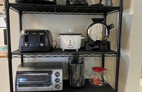 Terre Haute Casa | Rudy's - Single level home w/ 2 Bedrooms, 1 Bath, equipped kitchen, & laundry