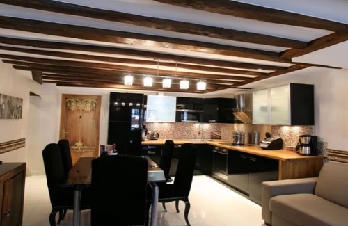 Quartier du Gros-Caillou Apartamento | RUE MALAR 7EME- A LUXURY HOME WITH A BEAUTIFUL FRENCH DECOR NEXT TO THE SEINE