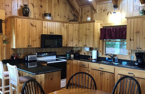 Purlear Cabina | Ruffinit at Buck Mountain-Breathtaking Views, Large Deck w/SIP, Wifi!