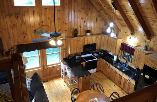 Purlear Cabina | Ruffinit at Buck Mountain-Breathtaking Views, Large Deck w/SIP, Wifi!