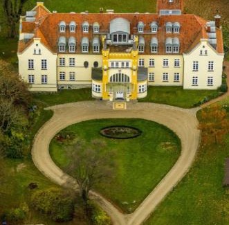 Lelkendorf Apartamento | Ruhig & Idyllisch - Schloss Lelkendorf - Maisonette-Apartment Ulrichshusen mit Dachterrrasse, Mecklenburger Seenplatte mit Dachterrasse, Nähe Ostsee