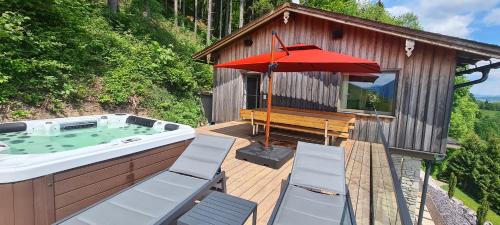 Innerschwand Casa | Ruhige Bergvilla in Alleinlage am Mondsee mit Seeblick Bergblick und Whirlpool