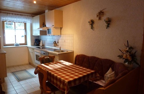 Schwarzenbach Apartamento | Ruhige Ferienwohnung (80qm) mit Terrasse zum Garten