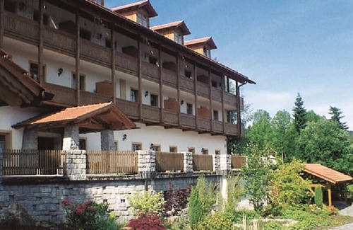 Schwarzenbach Apartamento | Ruhige Ferienwohnung (84qm) mit schönem Balkon und Gartenblick