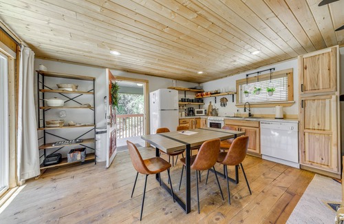 Ruidoso Cabina | Ruidoso Cabin Rental w/ Hot Tub: Walk to Main!