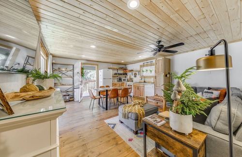 Ruidoso Cabina | Ruidoso Cabin Rental w/ Hot Tub: Walk to Main!
