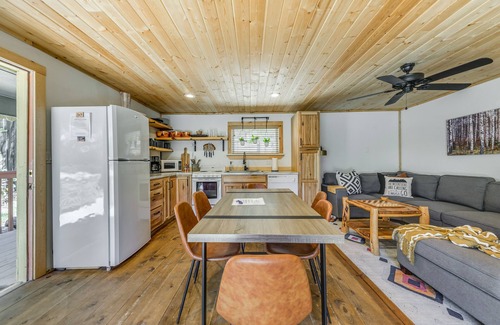 Ruidoso Cabina | Ruidoso Cabin Rental w/ Hot Tub: Walk to Main!