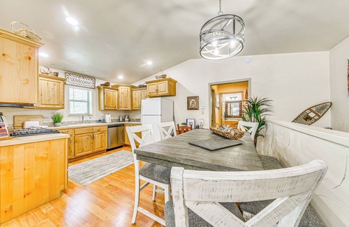 Ruidoso Cabina | Ruidoso Cabin Rental w/ Hot Tub: Near Midtown!
