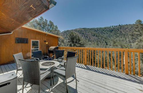 Ruidoso Casa | Ruidoso Cabin Rental with Hot Tub Walk to Main!