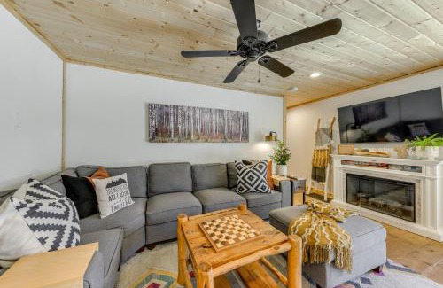 Ruidoso Casa | Ruidoso Cabin Rental with Hot Tub Walk to Main!
