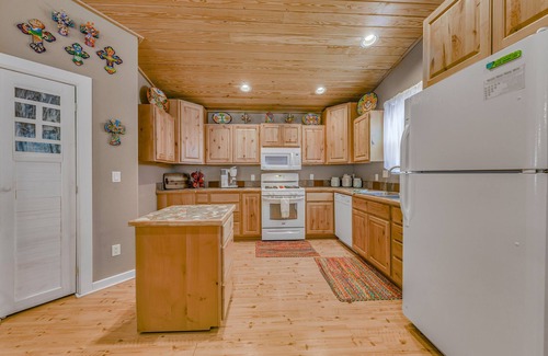 Ruidoso Casa | Ruidoso Mountain Cabin w/ Deck, 1 Mi to Hiking