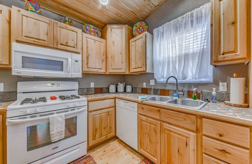 Ruidoso Casa | Ruidoso Mountain Cabin w/ Deck, 1 Mi to Hiking