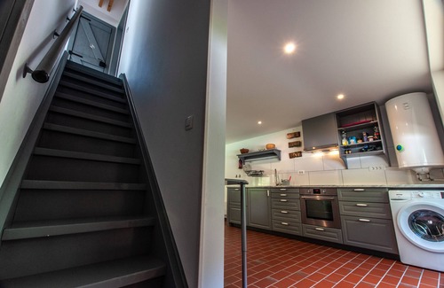Bohinj Apartamento | Ruim en Comfortabel Appartement met Prachtig Uitzicht op Speelweide en Beekje