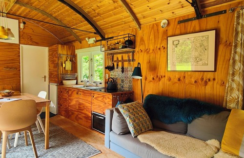 Dwingeloo Chalet De Esquí | Ruime Pipowagen aan het bos in Dwingeloo