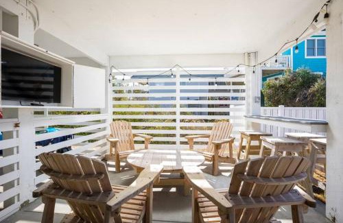 South Nags Head Casa | Rum-DCA 600 ft to Beach with Hot Tub and Backyard
