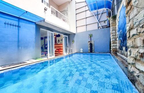 Oro Oro Ombo Casa | Rumah Kartika Batu
