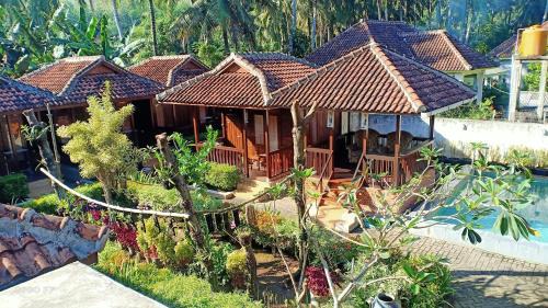 Sumberagung Cabina | Rumah Mertua Pulau Merah