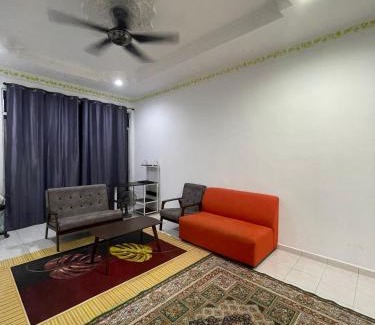 Kuala Terengganu Casa | Rumah near KT Atas Tol - WiFi, parking & Netflix