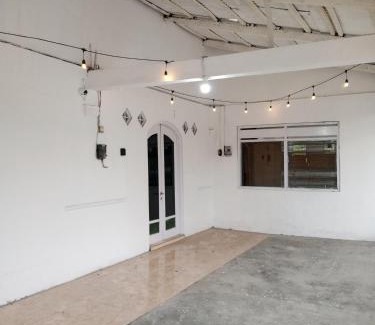 Banyumas Casa | Rumah Pemandangan Lembah & Pegunungan tepi Jalan Raya