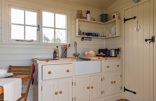St Mary's Bay Cabina | Rumwold by Bloom Stays - a rural shepherds hut sleeping 2 with amazing views!