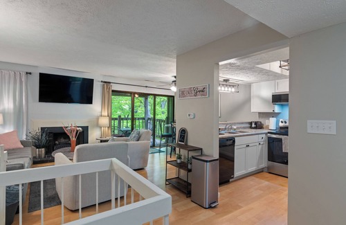 Avoca Condominio | Run Free Lake Escape-Cozy, Homey, Newly Renovated!